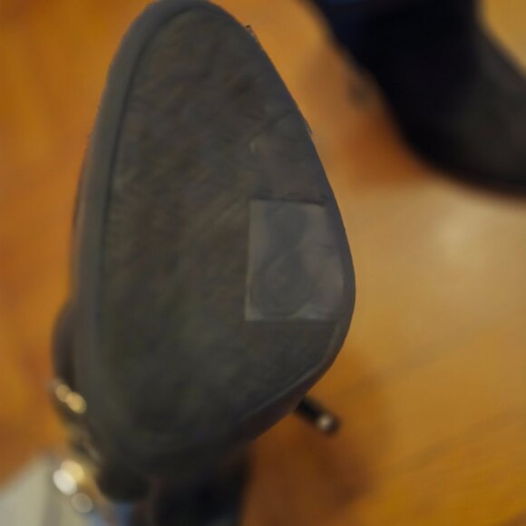 Nwot black leather booties w side zip and buckles Hp😊🔥🔥🔥🔥 - Picture 5 of 6